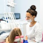 Bezpieczne wybielanie zębów – jak uniknąć skutków ubocznych?