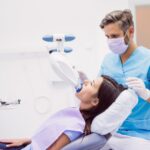 Zęby mądrości – usuwać czy zostawiać? Co warto wiedzieć przed decyzją?